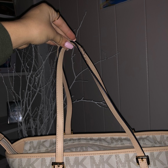 ❌SOLD❌Michael Kors Purse - Picture 3 of 4